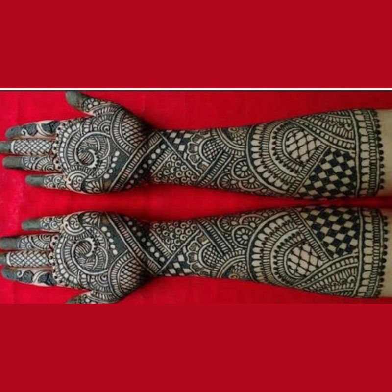 This is an easy front hand simple mehndi design over full hand also signifies modern front hand simple mehndi design. 
